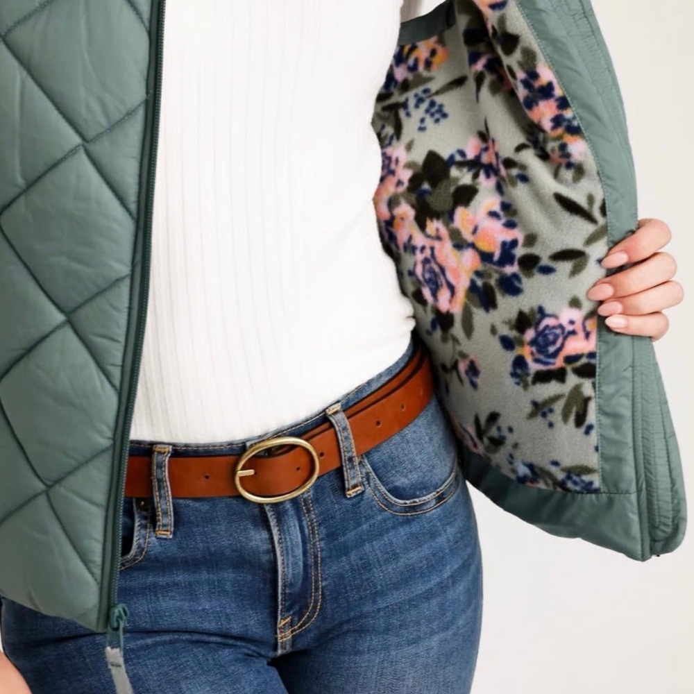 🪿Vera Bradley Full Zip Quilted Vest in Sage Green with floral print! - Picture 2 of 16